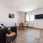 Aurelia Apartman *