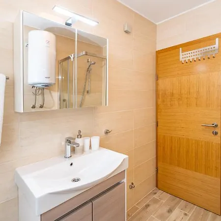 Aurelia Apartament *