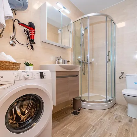Aurelia Apartament *