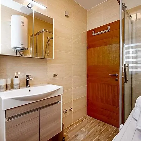 Aurelia Apartman *